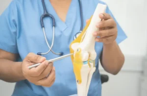 An informative image or illustration explaining osteoarthritis and its impact on the knee joint, highlighting inflammation, cartilage damage, and pain